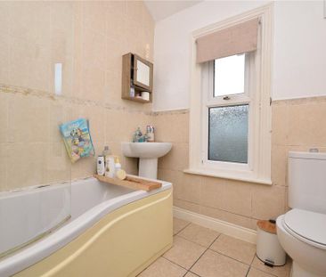 2 bedroom terraced house to rent - Photo 2