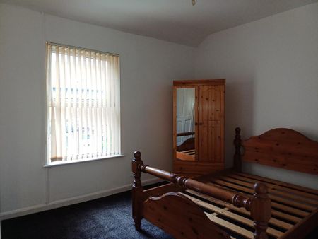 2 bedroom terraced house to rent - Photo 2