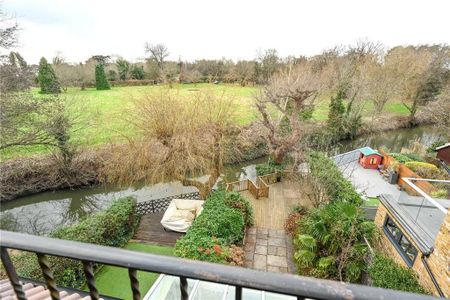4 bedroom semi-detached house to rent - Photo 5