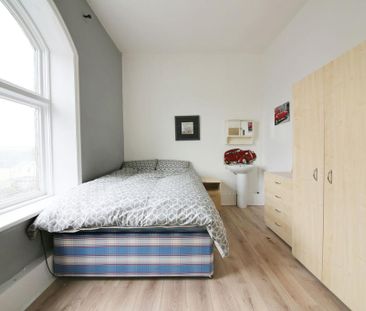 1 bedroom in a house share to rent - Photo 2