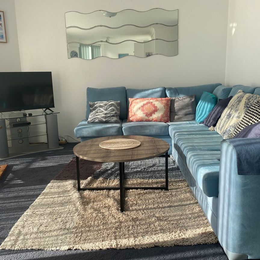 Prime location with beautiful waterviews. - Photo 1