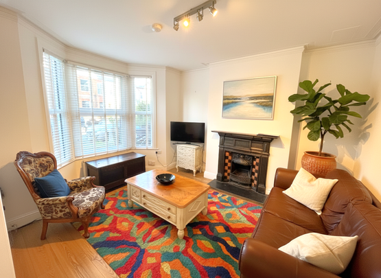 4 bedroom end of terrace house to rent - Photo 1