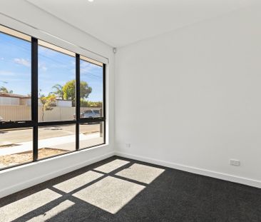 17 Gelven Terrace, Largs North. - Photo 3