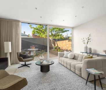 Bright, Polished and Perfectly Positioned - Photo 2