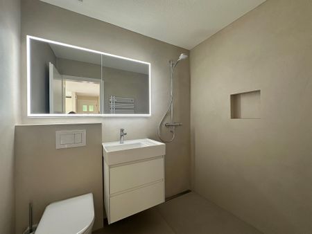 Helle und moderne 2.5-Zimmer-Wohnung mit Garten und Sitzplatz - Photo 4