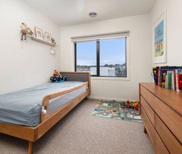Modern 3-Bedroom Family Oasis in Burwood Brickworks - Photo 2