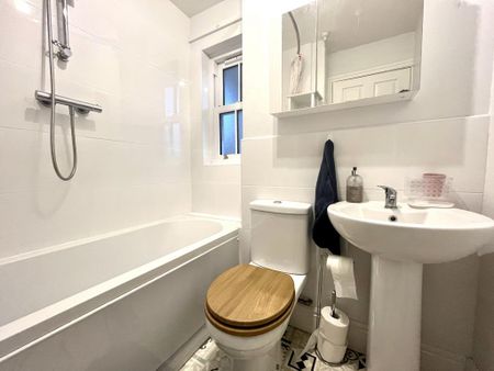 2 bedroom apartment to rent - Photo 5