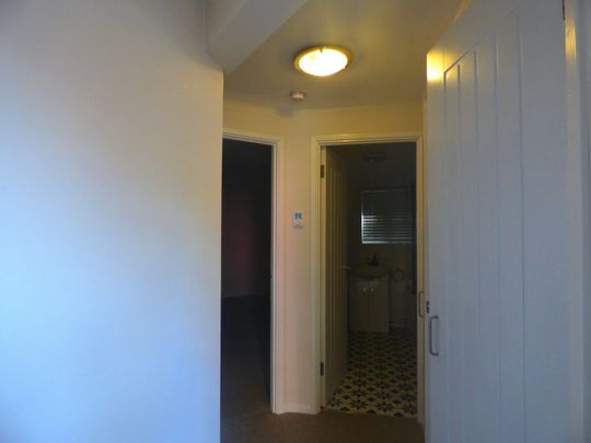 Flat to rent on - Photo 1