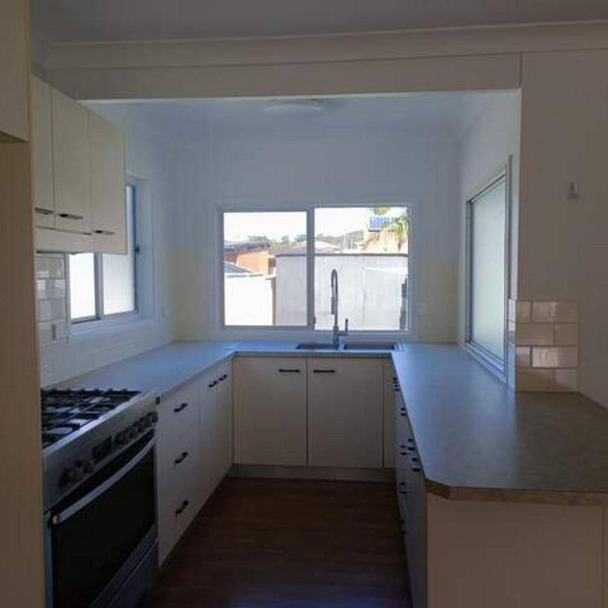 Three bedroom home in great location - Photo 1
