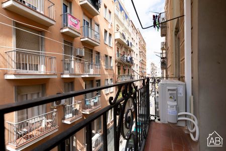 Newly renovated One-Bedroom Barceloneta Apartment with Balcony - Photo 5