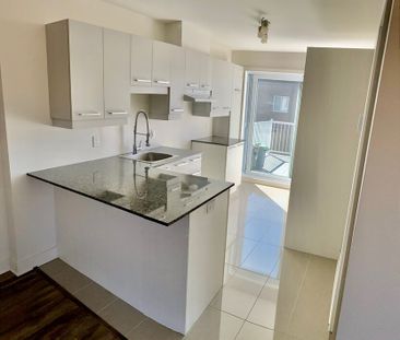 APPARTEMENT 4 1-2 + GRAND BALCON À LOUER - Photo 2