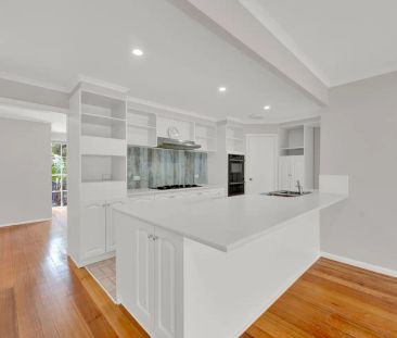 “IMMACULATE FAMILY HOME IN QUIET COURT LOCALE!” - Photo 4