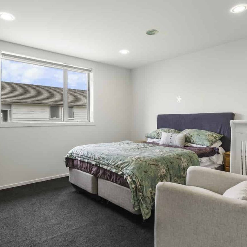 Townhouse living upgraded! - Photo 1