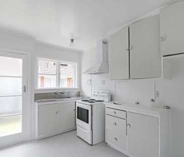 CENTRAL FLAT FERGUSSON DRIVE - GREAT LOCATION - Photo 5