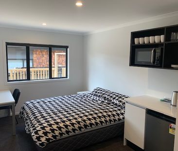 These studio rooms are conveniently located within walking distance... - Photo 4