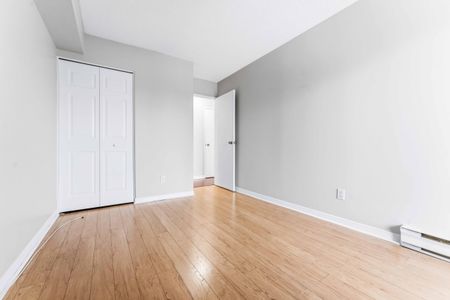 Spacious Two-Bedroom Condo for Rent Near Rideau River - Photo 4