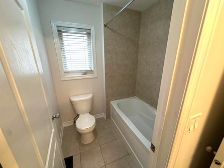 For Lease - 210 Bellchase Trail, Brampton, Ontario - Photo 4