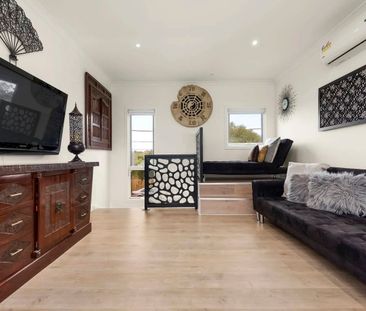 Parkside Townhome in Prime Highett Locale - Photo 5