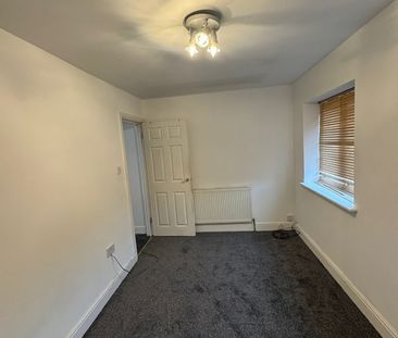3 Bed Detached House, Grasmere Gardens, IG4 - Photo 4