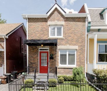 Antique Home In The Heart Of Montreal - Photo 1