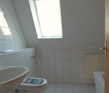 Dachgeschosswohnung im Grünen - fantastischer Ausblick inklusive! - Foto 3