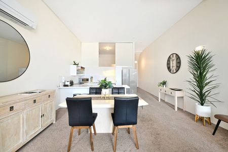 Fully Furnished Warehouse Style Apartment Living - Photo 2