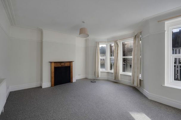 2 Bed Flat - Photo 1