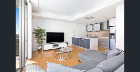 PANORAMIC NORTH-FACING VIEWS - LUXURY 1-BEDROOM APARTMENT - Photo 2