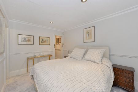 Graham Terrace, London, SW1W - Photo 2