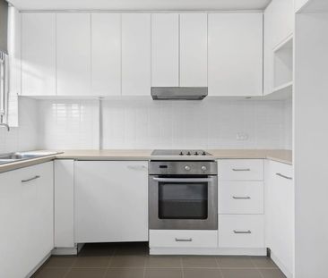 Sunny Parkside Apartment Providing Exceptional Lifestyle Convenience - Photo 5