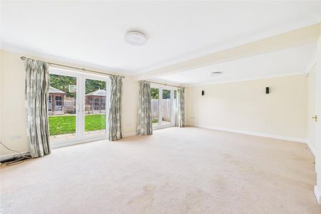 4 bedroom detached house to rent - Photo 2