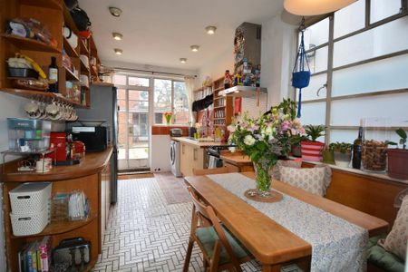 1 bedroom in a house share to rent - Photo 3