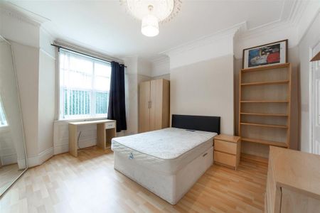 4 bedroom terraced house to rent - Photo 3