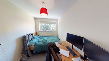 4 bedroom semi-detached house to rent - Photo 2