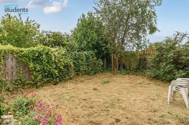 6 bedroom detached house to rent - Photo 1