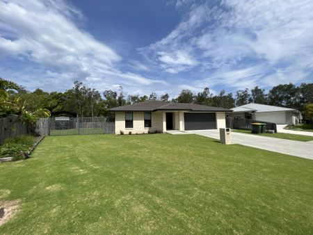 Spacious 5-Bedroom Family Home - Photo 3