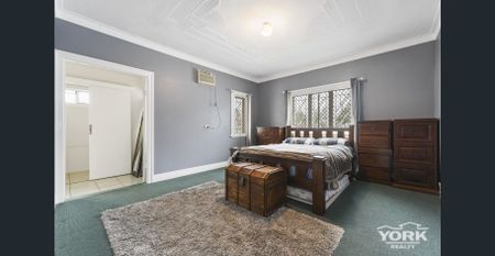 We've Struck Gold - Photo 3