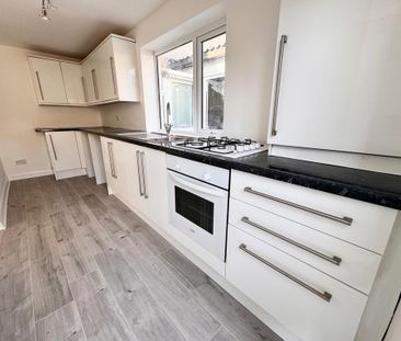 2 bedroom end of terrace house to rent - Photo 5