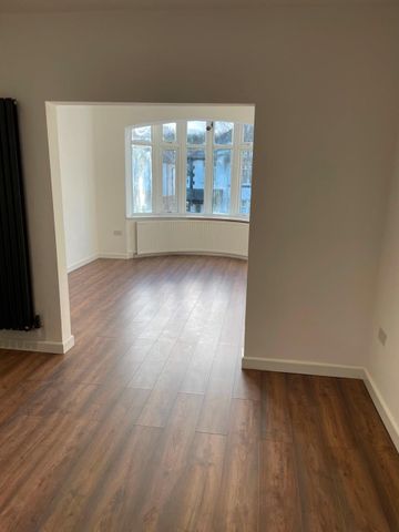 Studio Flat, Ground Floor Front, N12 - Photo 2