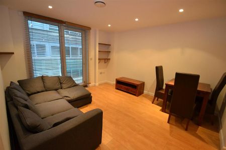 2 bedroom flat to rent - Photo 4