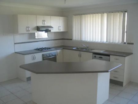 Modern Family Haven in Prime Kellyville Ridge Location - Photo 2