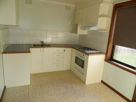 Charming & Convenient Home in the Heart of Noble Park - Photo 5