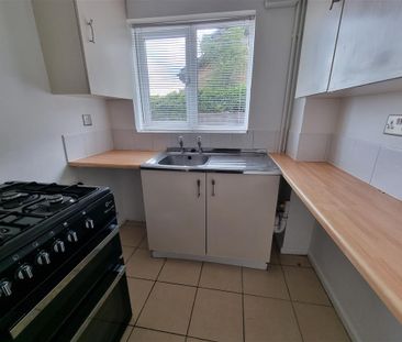 Bryn Nant, CAERPHILLY - Photo 4