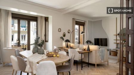 4 room luxury Flat for rent in Madrid, Spain - Photo 2