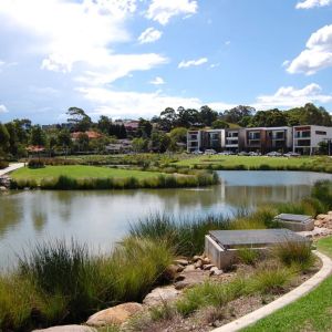 Beautifully Presented Bright and Spacious - Photo 2