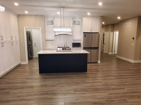 For Lease - 2849 Arrowsmith Court, Fort Erie, Ontario - Photo 2