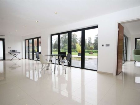 Exceptional contemporary home with substantial living space and stunning views - Photo 2