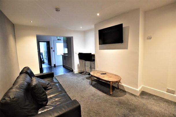 1 bedroom in a house share to rent - Photo 1