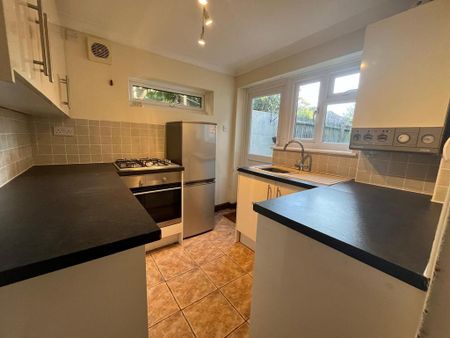 2 bedroom terraced house to rent - Photo 4