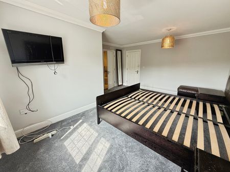 Nazeing New Road, Broxbourne - Photo 2
